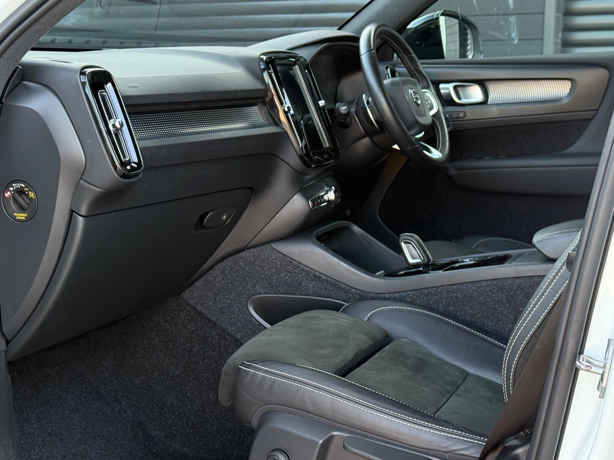 2020 Volvo XC40 thumbnail 4